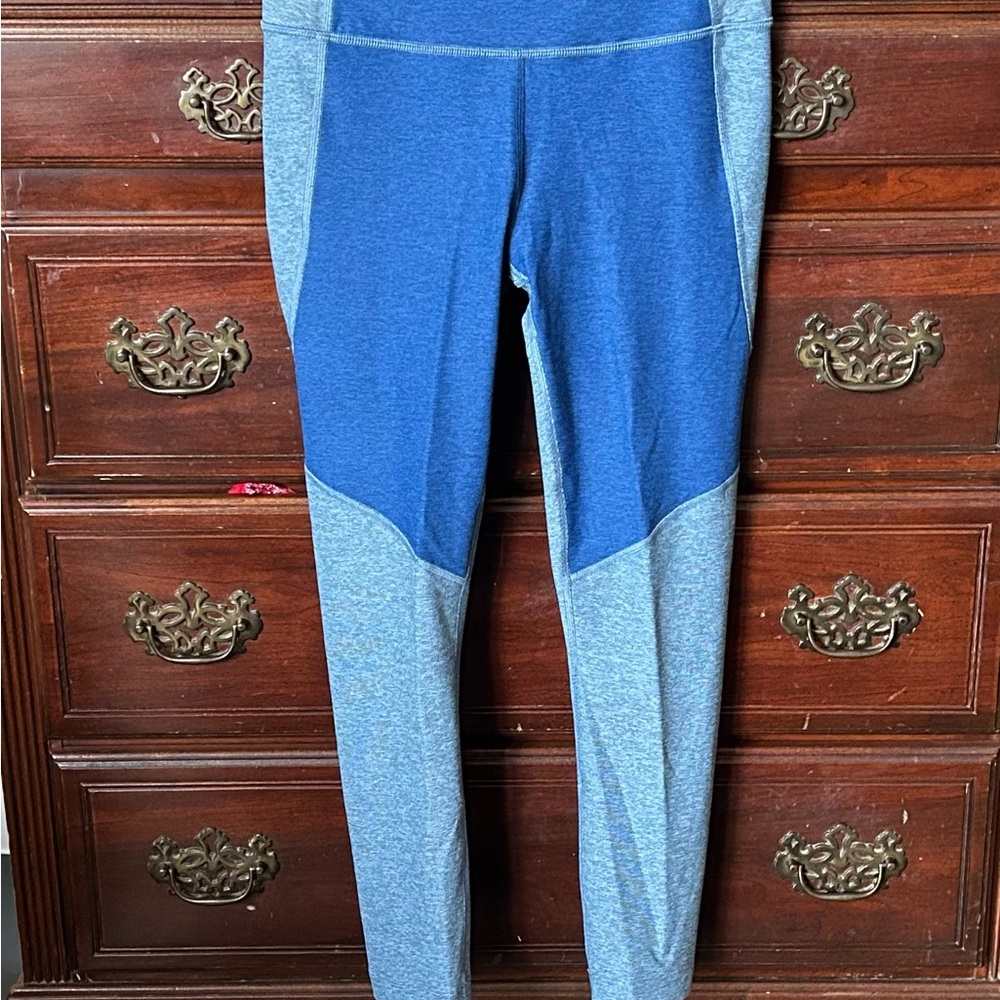 Outdoor Voices 7/8 length leggings.
